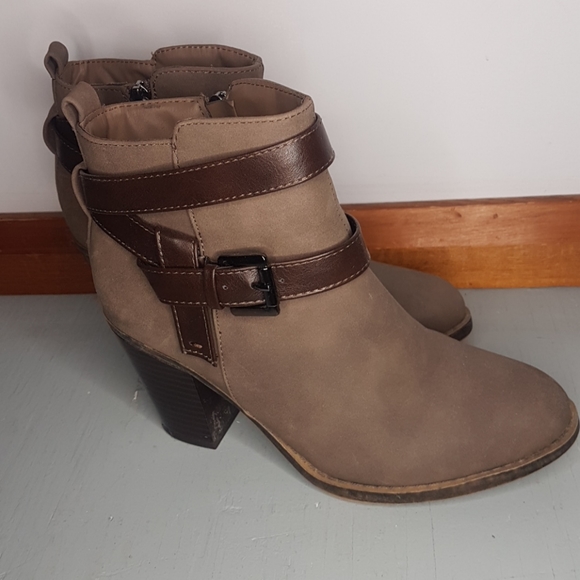 Brown ankle bootie - Picture 1 of 5